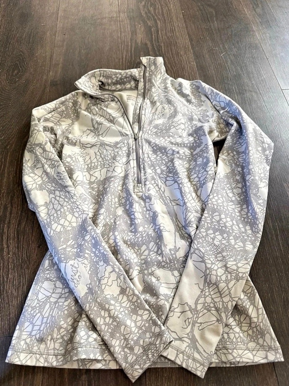 Nike Abstract Print Quarter-Zip Top in Gray & White